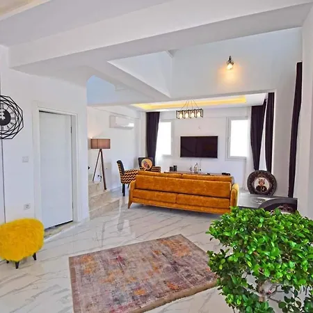 Korunakli Mustakil Dinyester Villa Fethiye